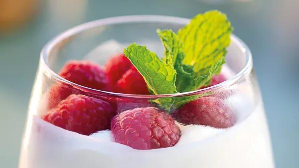 Mousse de queso y Super Boff con tofe salado y frambuesas 
