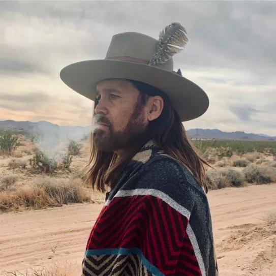 Billy Ray Cyrus celebra el 4/20 con su línea de productos pre-enrollados