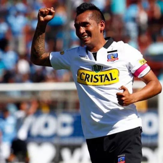 Futbolista Esteban Paredes le quemó unas zapatillas “de marihuana” a Sebastián Toro