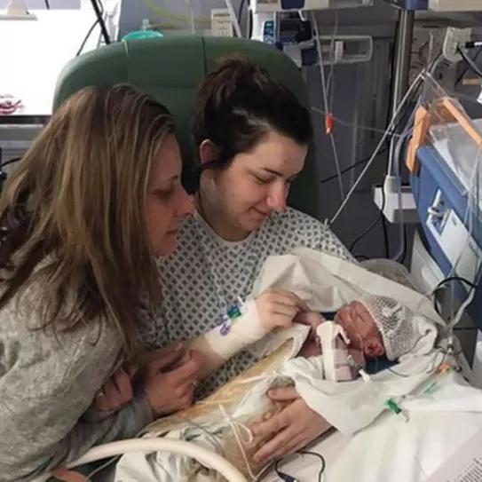 Bebé nacido prematuramente en Reino Unido 