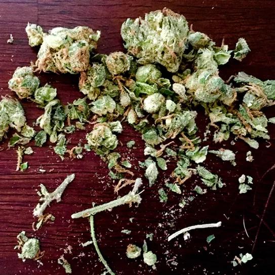 Más cosas que hacer con los tallos que sobran de nuestra marihuana