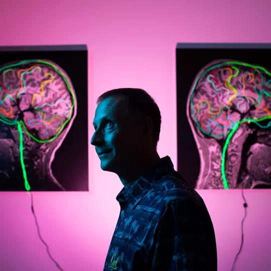 El neurocientífico Michael Silver, director inaugural del Centro UC Berkeley para la Ciencia de los Psicodélicos. (Foto de Elena Zhukova)