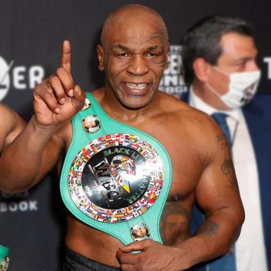 Mike Tyson fumó marihuana antes de su esperado combate 