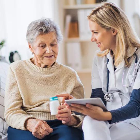 Contentos con el cannabis pero faltos de información, así se sienten los pacientes geriátricos de California