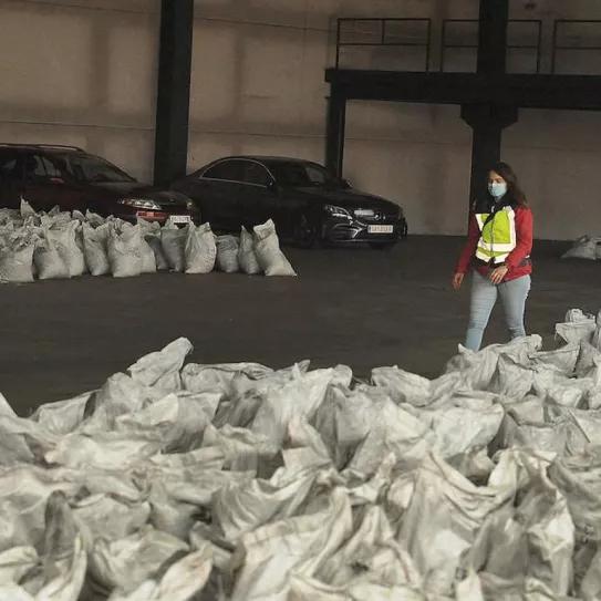 Detienen a un ertzaina en una operación de tráfico con cocaína impregnada en carbón