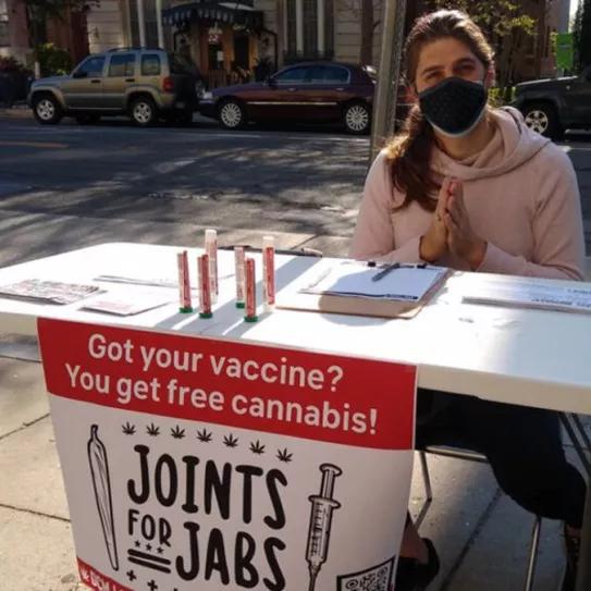 El estado de Washington permite el reparto de porros gratis para los vacunados por covid-19