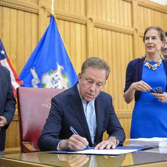 Connecticut se convierte en el 19º estado de EE UU en regular el cannabis recreativo