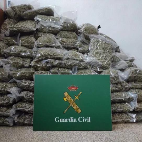 Un grupo de encapuchados roban a la Guardia Civil varios kilos de marihuana
