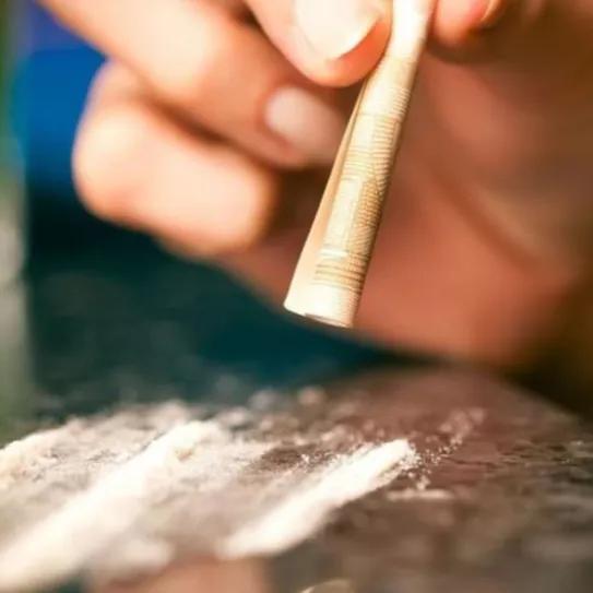 Encuentran restos de cocaína en el Parlamento británico y proponen poner perros rastreadores