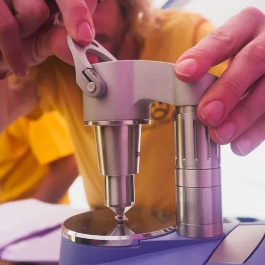 Nueva Zelanda legaliza los servicios de análisis de drogas como medida de reducción de riesgos