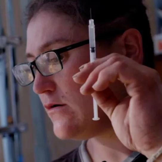 Un documental de The Guardian explora la vida cotidiana de la adicción a la metanfetamina en República Checa