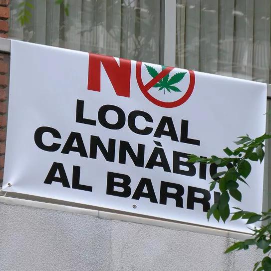 PP y Valents votan piden el cierre de los clubs cannábicos en Barcelona 