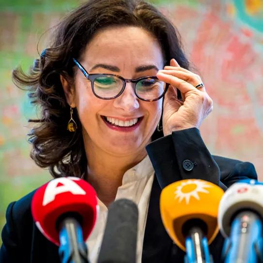 La alcaldesa de Ámsterdam aguanta el pulso contra los clubs de cannabis 