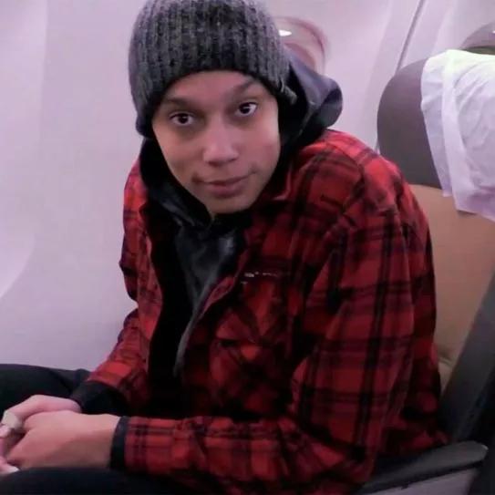 Rusia libera a Brittney Griner mediante un intercambio de presos con EE UU