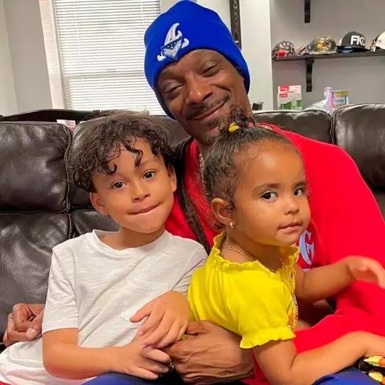 Snoop Dogg dice que desde que es abuelo consume menos hierba