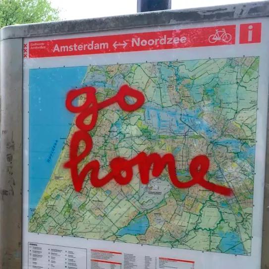 Ámsterdam lanza una campaña contra el turismo incívico dirigida a británicos 