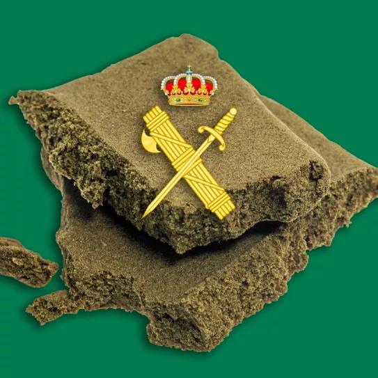 Pillan a una guardia civil con ocho kilos de hachís guardados en un trastero del cuartel