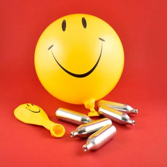 La prohibición del gas de la risa entra en vigor en Reino Unido 