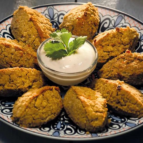 Falafel psicotrópico de lentejas con salsa tahini de yogur