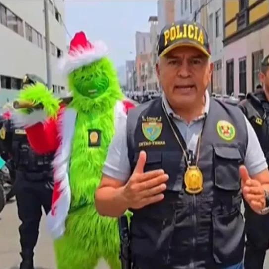 Escuadrón Verde de la PNP se disfrazó como el Grinch 