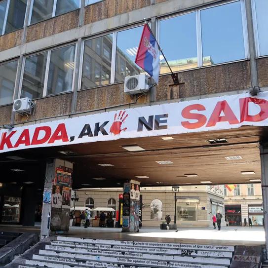 Una noche en el Belgrado del levantamiento estudiantil