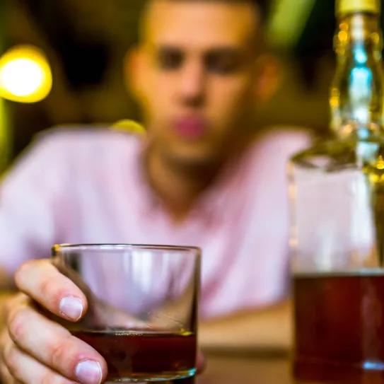 En Reino Unido la mayoría consume alcohol para olvidar el trabajo