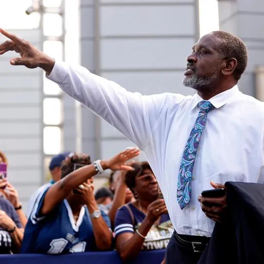 Trump indulta a exjugador de la NFL, condenado por tráfico de marihuana