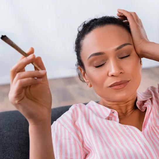 Cannabis genera alivio prolongado en personas que sufren migrañas