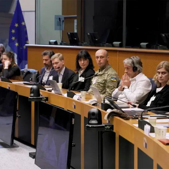 Europa debate el uso de psicodélicos para trauma de guerra en Ucrania