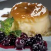 Flan de requesón y BCN Critical XXL con arándanos salteados 