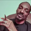 Snoop Dog lanzó una línea de papeles para liar porros gigantes