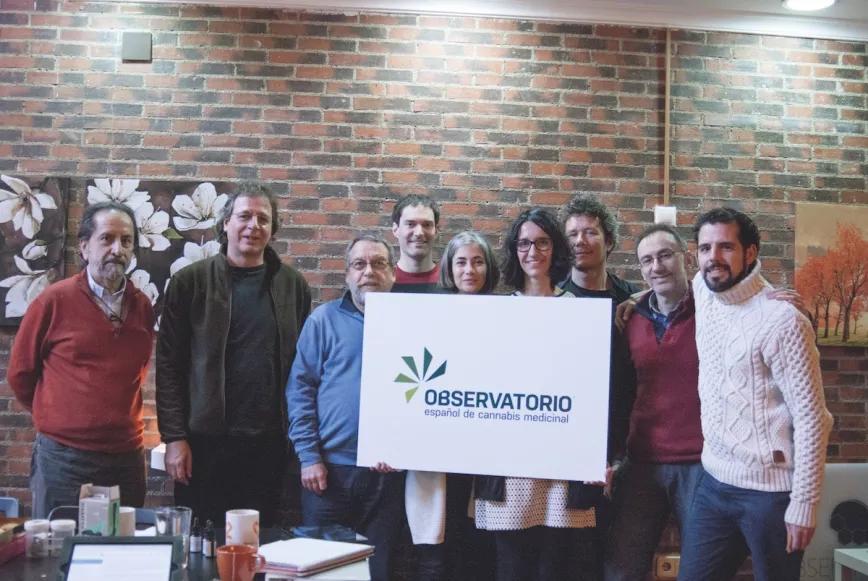 Reunión del Observatorio Español de Cannabis Medicinal en la sede de la asociación Dos Emociones.