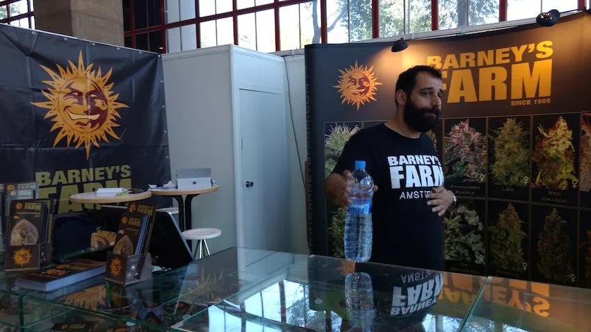 El tenderete de Barney's Farm