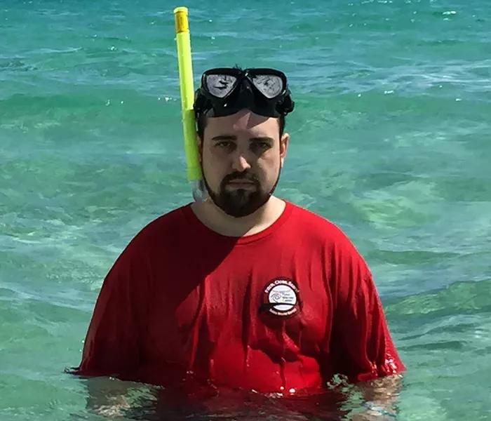 DOLOR: “EN VERANO HASTA ME PREOCUPABA MI CUERPO”. Se acabó lo de que se te vean las chichas hasta el próximo calor así que deja de cuidarte. Cheese es guay para olvidar que uno tiene que olvidarse.