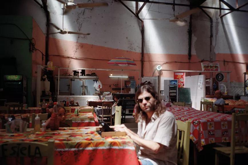 Joe Crepúsculo en en Mercadito de Asunción de Paraguay