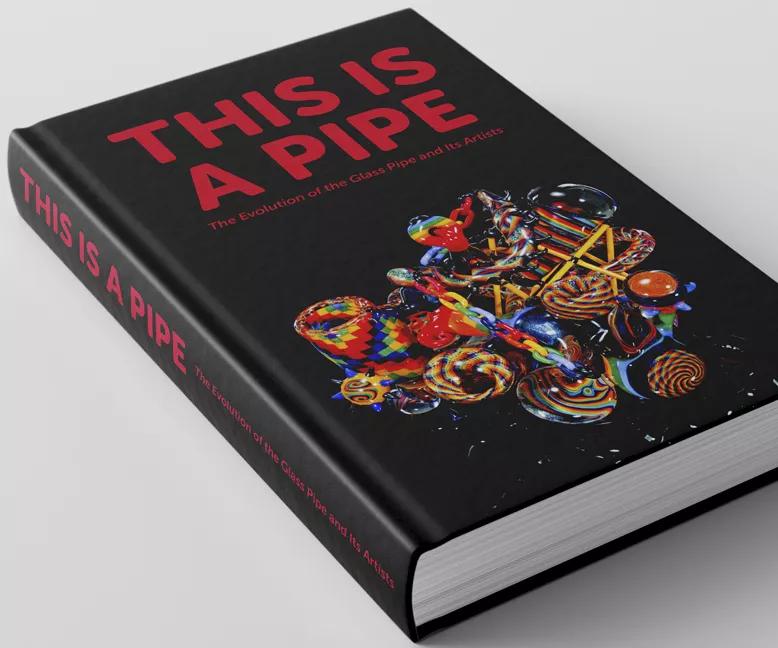This is a Pipe, el libro que ilustra el desarrollo de las pipas para fumar marihuana