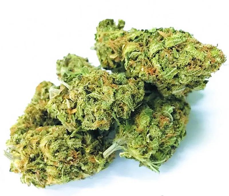 ACDC: Híbrida bastante popular que tiene un ratio CBD:THC de 20:1. No te llevará muy arriba si no quieres colocarte mucho y va bien para el dolor.