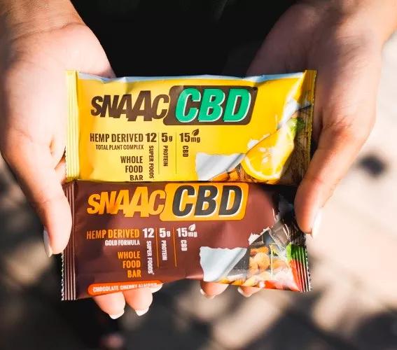 Chocolate Cherry Almond Bar de SNAAC CBD