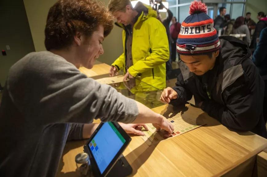 Las imágenes de la felicidad: Massachusetts en su primer día de venta legal