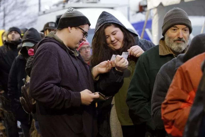 Las imágenes de la felicidad: Massachusetts en su primer día de venta legal