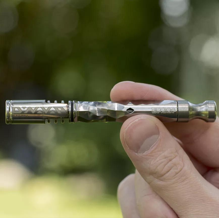 El vapeador “M” de DynaVap: ¿Resulta que los vapeadores pegan más que si se fuma directamente de la planta? Pues un vapeador de este tipo, aunque caro, podría ser un buen punto de entrada.