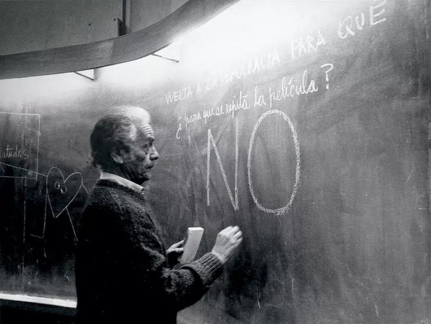 Nicanor Parra en 1992, durante una clase magistral