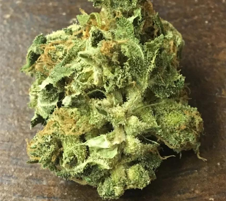 AC/DC de WeedMD: Variedades poco estables en el CBD medio. Suele ronda el 12% pero hay algunas que alcanzan el 17% con poco THC. Sabor a cítricos y bastante dulce.