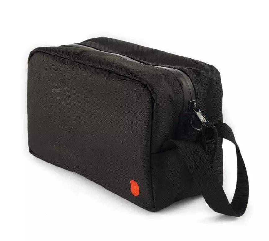 Tokyo Smoke Abscent Toiletry Bag  Una bolsa para evitar los olores de la marihuana. Con espacio suficiente para meter una cantidad de mandanga considerable.