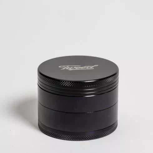 Grinder anti niños: En fin, los niños son niños y van a por los metales, como las urracas. Este grinder evitará que se de una situación de niños-con-cosas-que-no-deberían-tener.