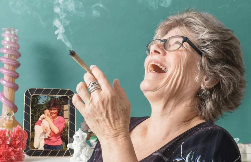 Estudio niega el estereotipo de que los fumetas son unos vagos 