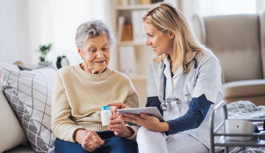 Contentos con el cannabis pero faltos de información, así se sienten los pacientes geriátricos de California