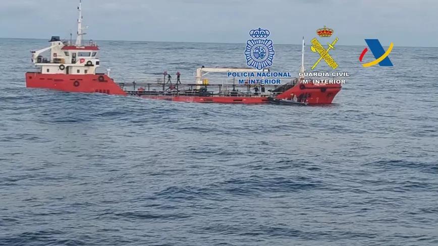 Un barco que transportaba cinco toneladas de cocaína se hunde ante la costa de Lugo 