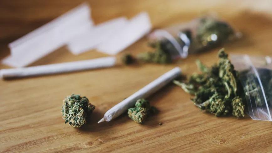 El Gobernador de Connecticut no descarta fumarse un porro después de firmar la regulación 