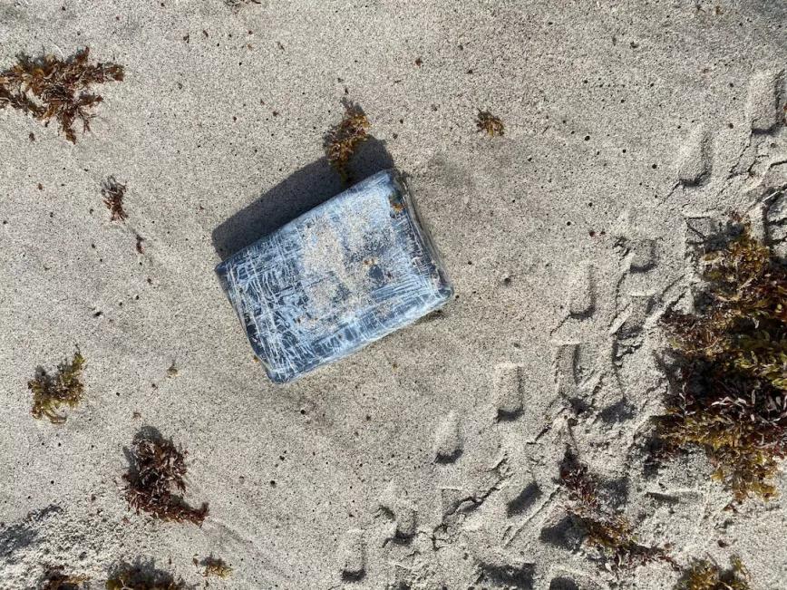 Aparecen varios fardos de cocaína en la estación de la Fuerza Espacial en Florida 